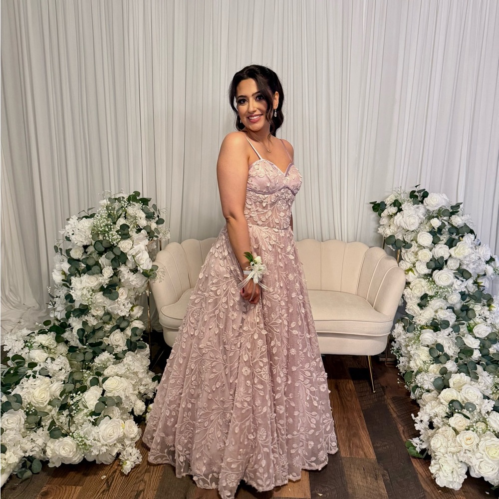 Elegant Pink Lace Evening Gown